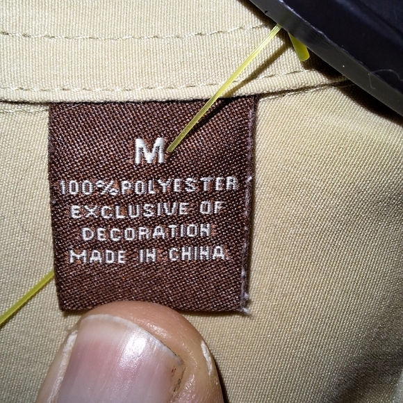 A Cubavera men's short sleeve button-down shirt in a size medium. - Picture 2 of 6